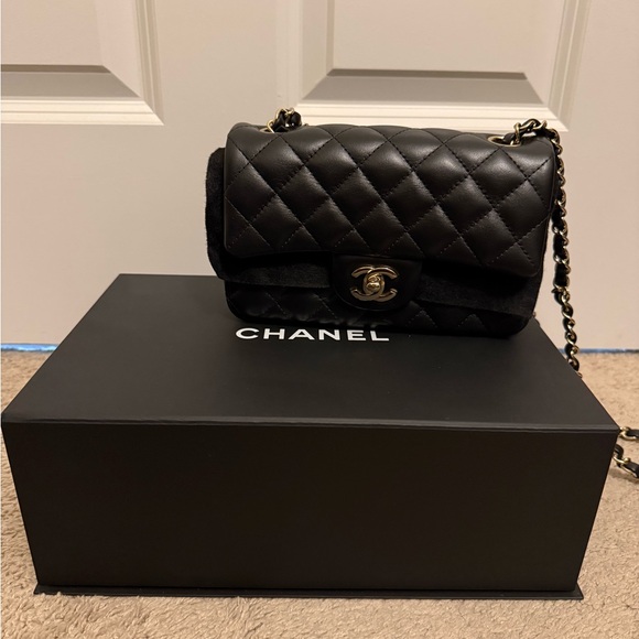 CHANEL Handbags - Chanel Black Quilted Shoulder Bag